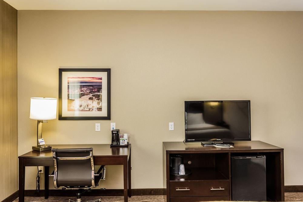 Holiday Inn Express & Suites Cheektowaga North East By Ihg Exterior photo