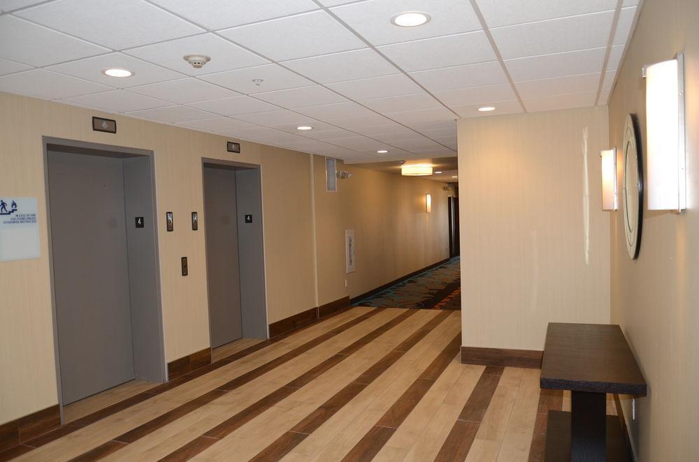 Holiday Inn Express & Suites Cheektowaga North East By Ihg Exterior photo