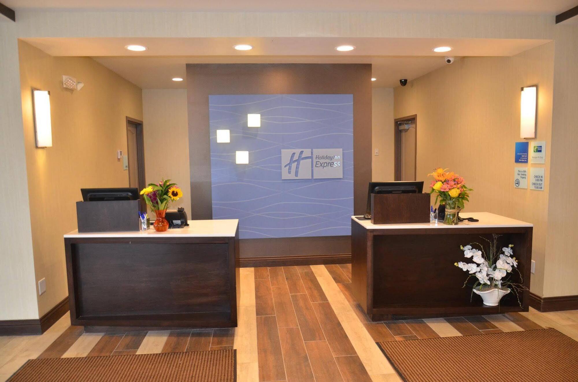 Holiday Inn Express & Suites Cheektowaga North East By Ihg Exterior photo